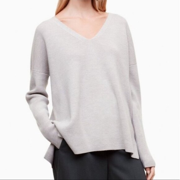Aritzia Babaton Heather Light Grey Houston V-neck Sweater Size (1) XS - Picture 1 of 8
